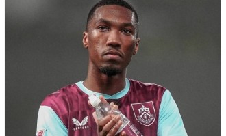 官方：伯恩利从伯恩茅斯直接买断杰登-安东尼，双方合同期为四年