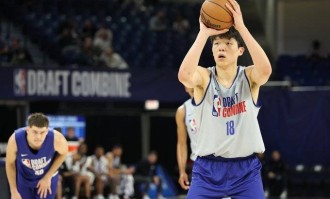 手握41号签！曝勇士上周对杨瀚森进行了选秀前试训