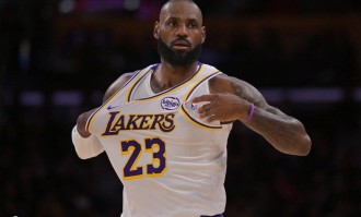 湖人自救从“詹东”发狠开始 老詹24分+神扣表现硬刚质疑