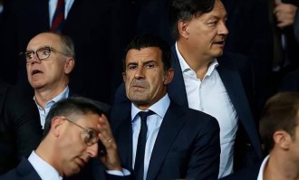 25年仇恨！52岁菲戈观战欧冠，巴萨万人狂嘘不原谅叛徒