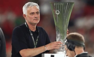 穆帅表示为罗马队带来2点改变：团结了不团结的球队，带回了球迷