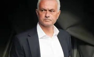 无耻！7次下课狂赚1亿违约金！穆帅3周投敌，这套路骗到本菲卡？