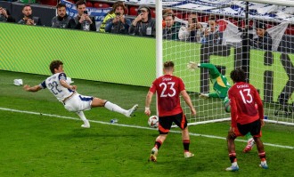 曼联之殇，十年败光爵爷家底，乱象成因