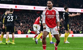 2-3曼联＋近期3轮不败仅得2分＋暂列榜首＋领先优势仅剩4分！