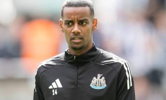 伊萨克遭纽卡斯尔集体孤立，利物浦求购风波持续发酵