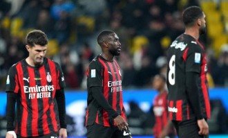 AC米兰赛季风雨飘摇！杯赛双线全失，意甲若无冠将面临彻底失望